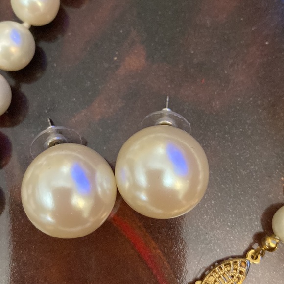 Lovely Pearls and Earrings - Picture 2 of 3